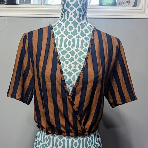 Brown and Blue Short Sleeve V Neck Top with Back Tie Size Medium - Picture 1 of 6